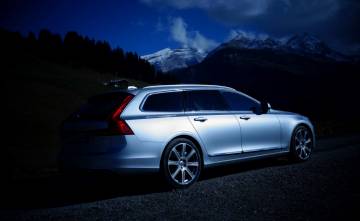 VOLVO V90 "Fantastic stops" in Brigels