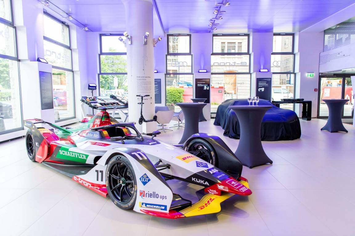 Eröffnung des Audi e-tron experience center mit Experten aus Rennsport und Technik 