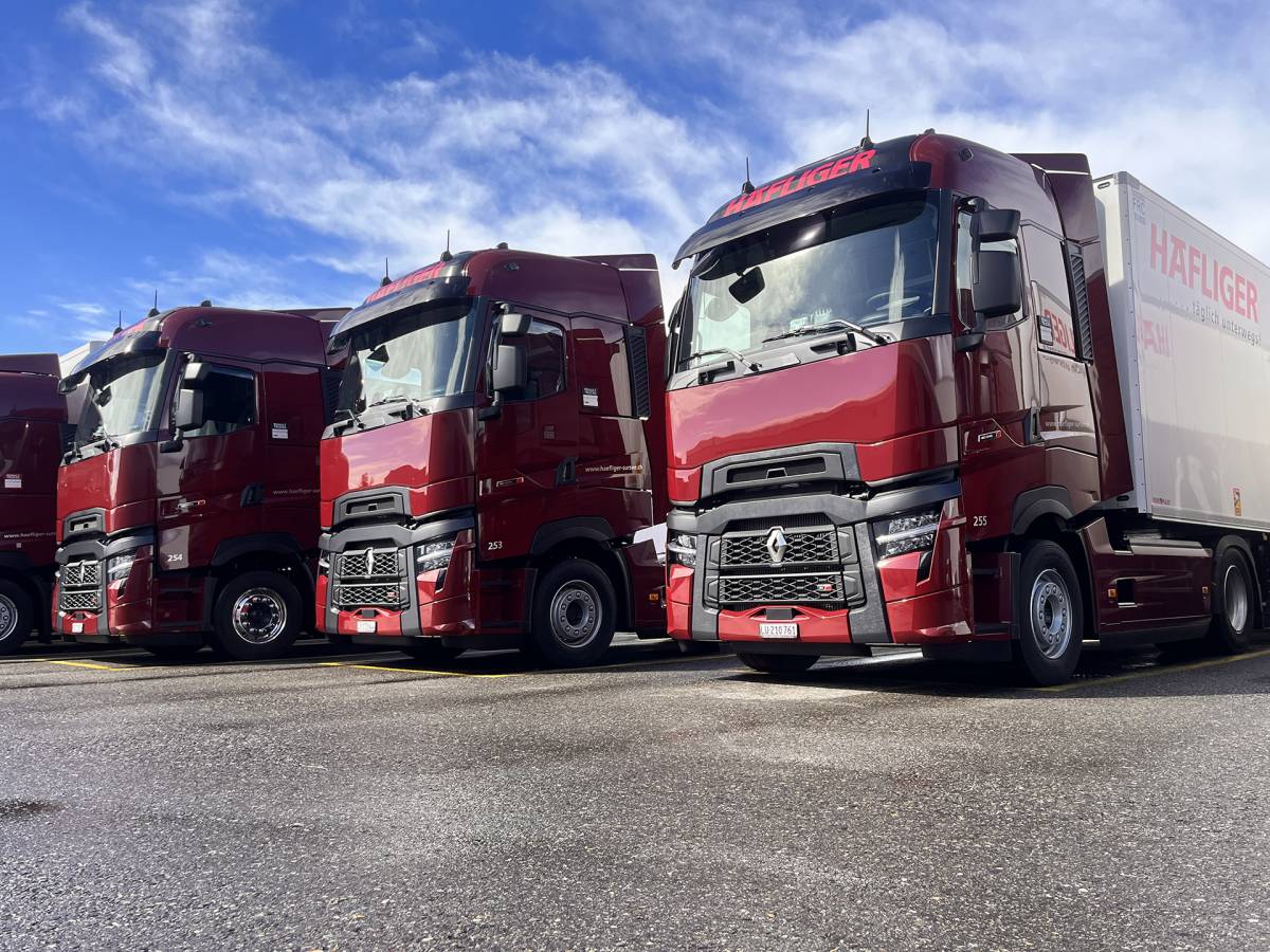Acht neue Renault Trucks für die Anton Häfliger AG