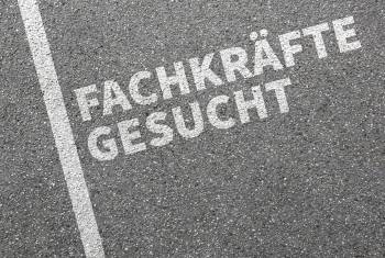 Fachkräfteinitiative in die ordentliche Politik überführen