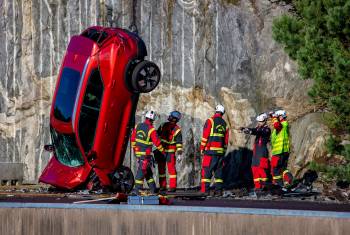 Crashtest extrem: Hier kommt ein Volvo geflogen