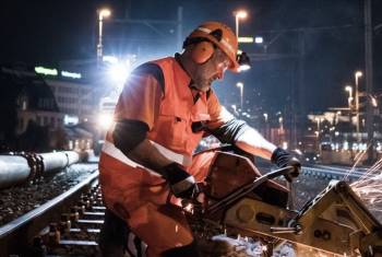 Sersa Schweiz: Wo Autos für pünktliche Züge sorgen